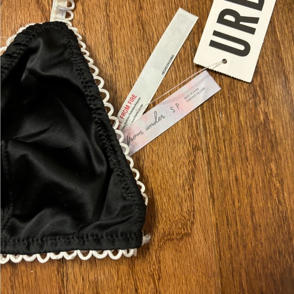 NWT Urban Outfitters Out From Under Christy About Time Satin Triangle Bra - Picture 5 of 7